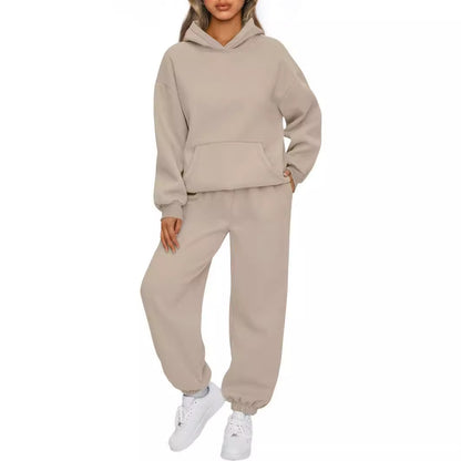 Ladies comfortable tracksuit with practical pockets Chic and Style