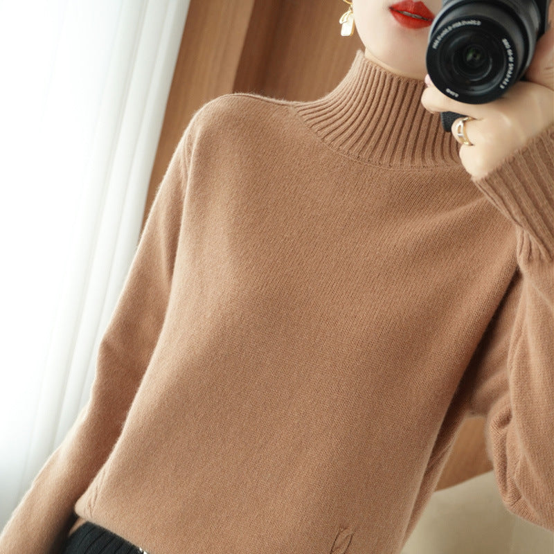 Pull élégant pour femmes avec col haut et fine structure Chic und Stil