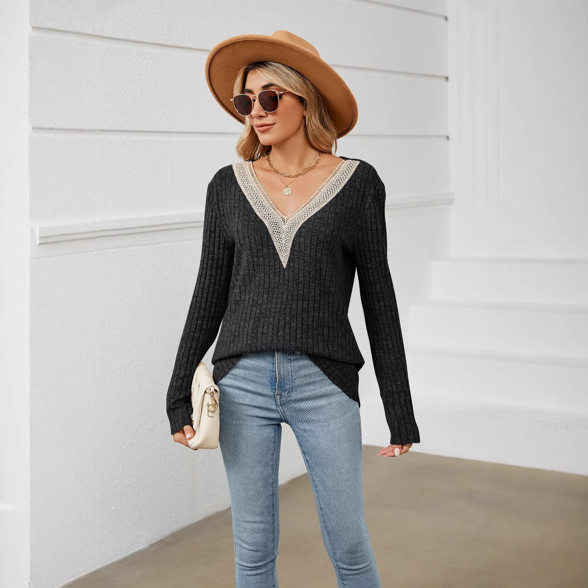 Pull en tricot pour femmes avec encolure en V et dentelle romantique Chic und Stil