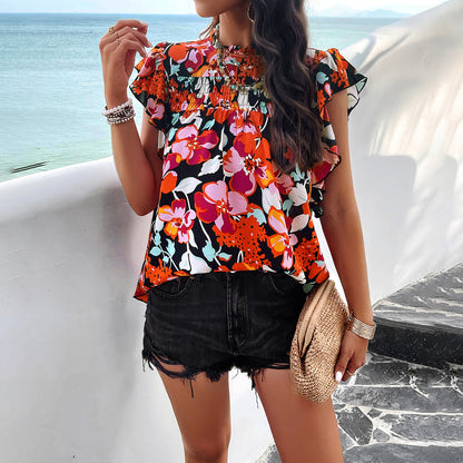 Women's blouse with ruffled details and floral patterns Chic und Stil