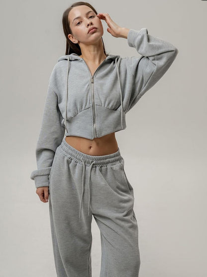 Dames Sweatpants avec hoodie court et coupe ample Chic und Stil