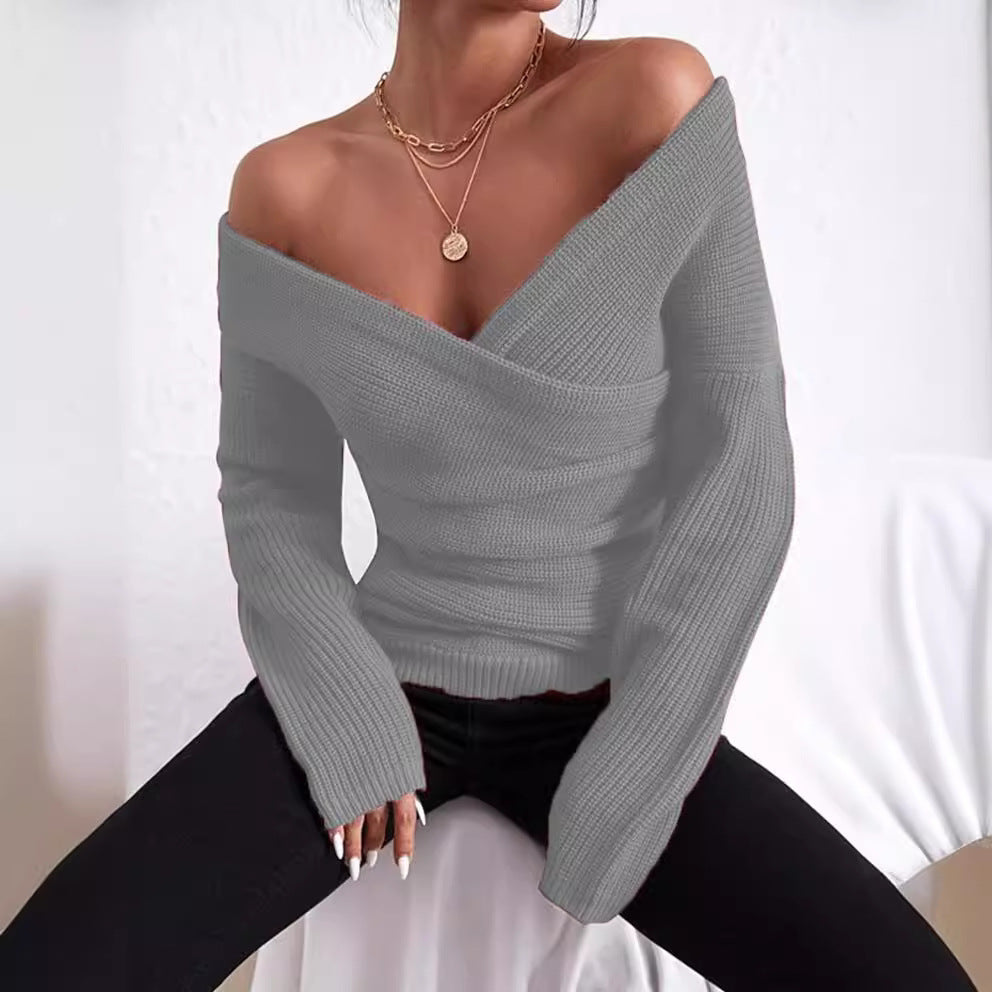 Wrap-over pullover for women with modern V-neck and relaxed fit Chic and Style