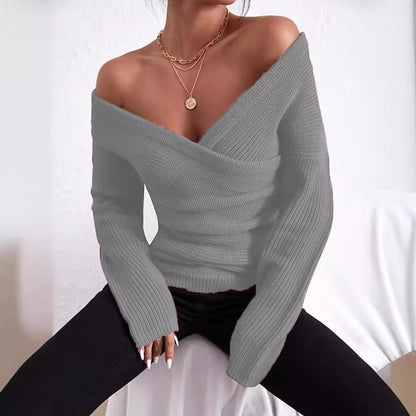 Wrap-over pullover for women with modern V-neck and relaxed fit Chic and Style