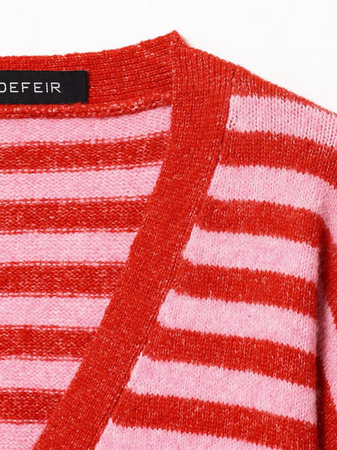 Dames gilet rayé à la mode avec décolleté en V et liston de boutons Chic und Stil