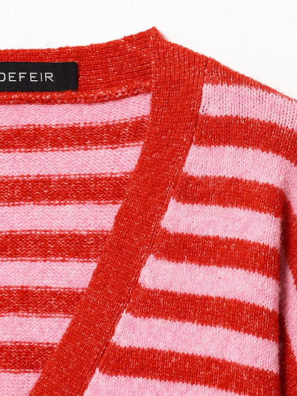 Dames gilet rayé à la mode avec décolleté en V et liston de boutons Chic und Stil