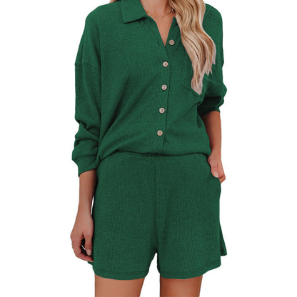 Ensemble de loisirs pour femmes avec blouse décontractée à boutons et shorts Chic und Stil
