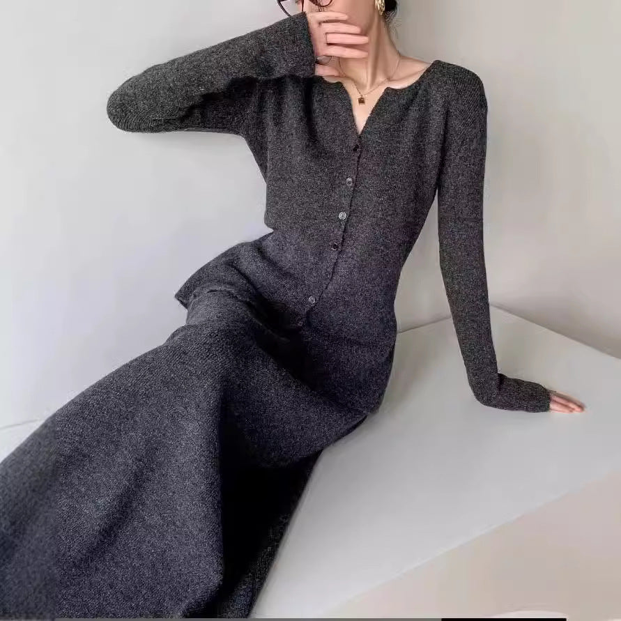 Robe en tricot élégante pour femmes avec une silhouette féminine et un joli décolleté en V Chic und Stil