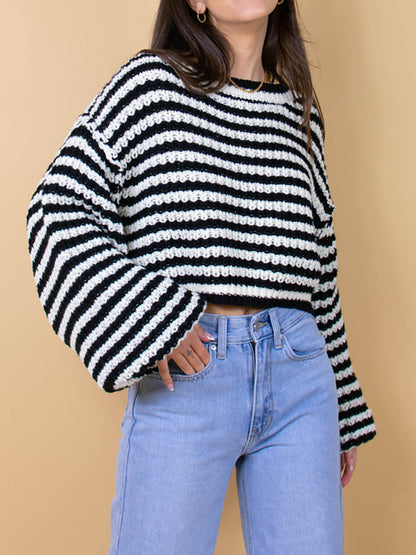 Femmes Pull en tricot court avec des manches évasées et un motif rayé Chic und Stil