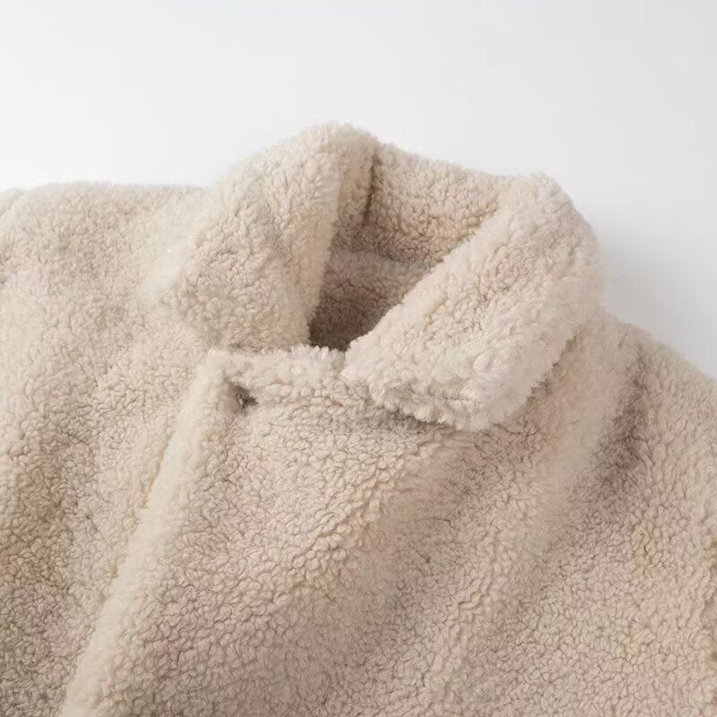 Dames douce et élégante veste en laine teddy avec un joli revers et des poches pratiques Chic und Stil