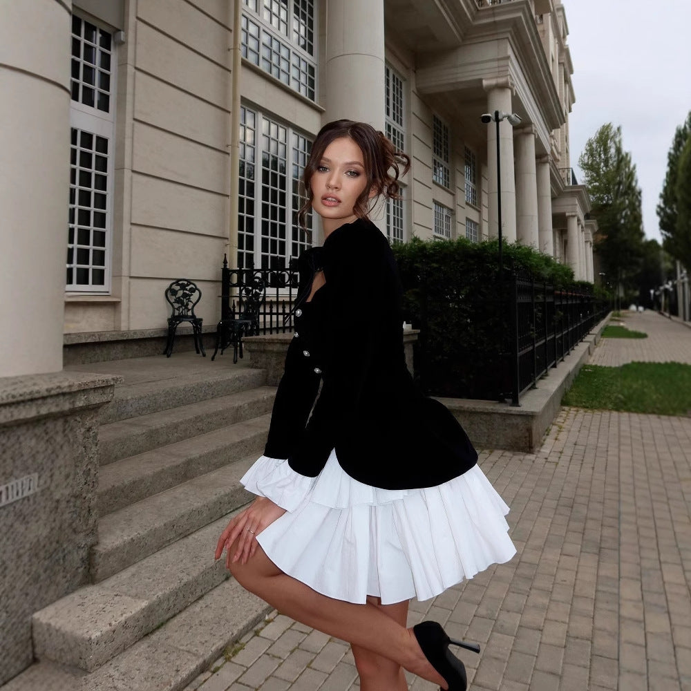 Robe de fête pour dames avec un design élégant en noir et blanc et un finissage en volants Chic und Stil