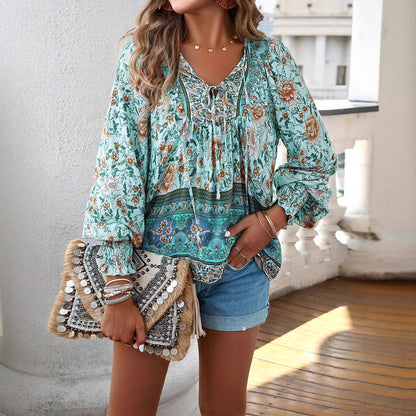 Chemisier dames avec motifs floraux et décolleté à nouer Chic und Stil