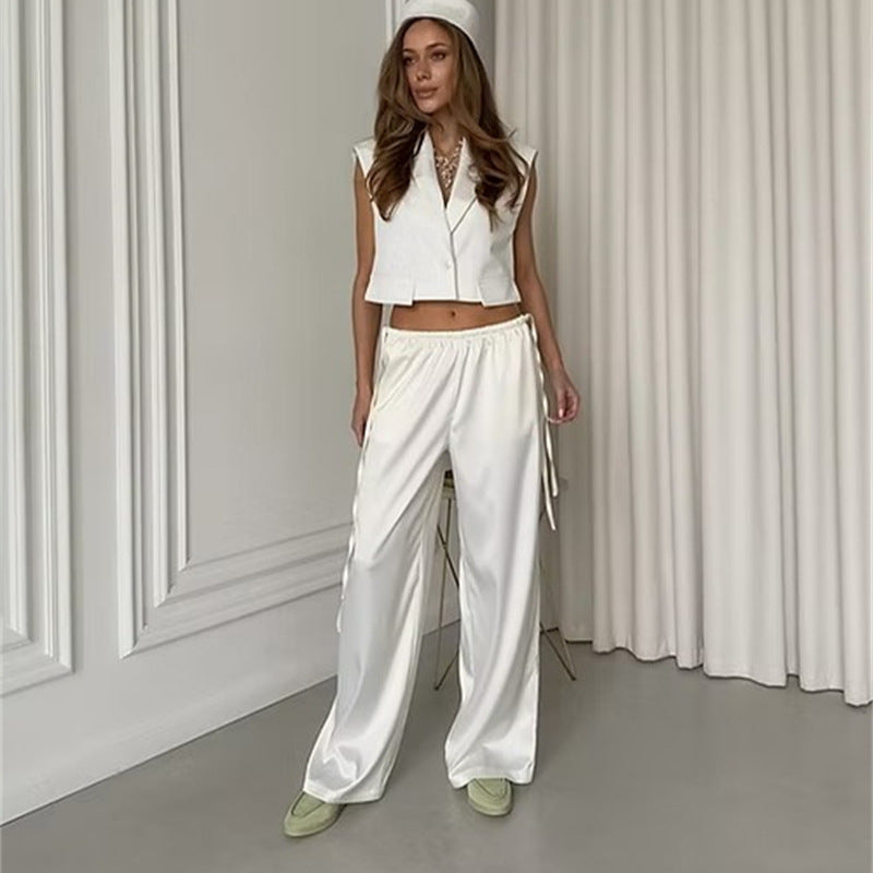 Elegant satin pants for women with wide leg Chic und Stil