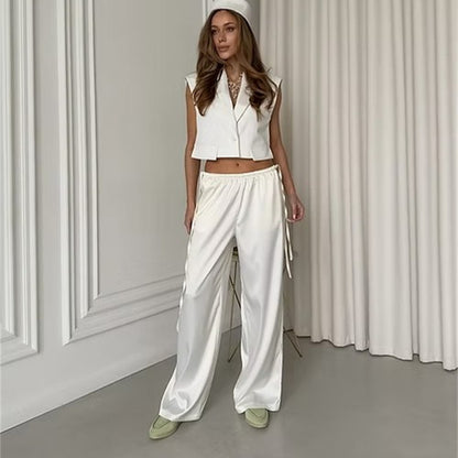 Elegant satin pants for women with wide leg Chic und Stil