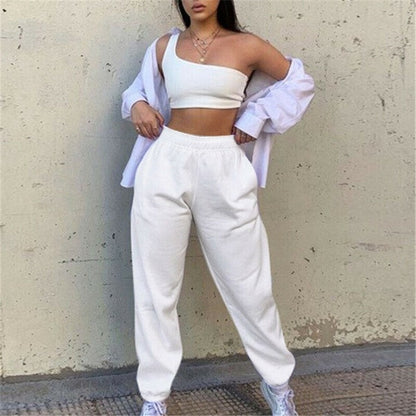 Women's sporty sweatpants with elastic waistband and relaxed fit Chic and Style