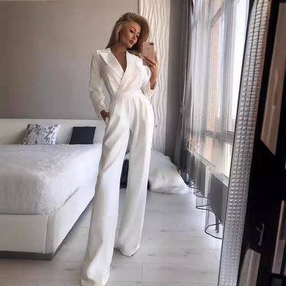 Dames élégant combinaison avec jambe évasée et décolleté en V profond Chic und Stil