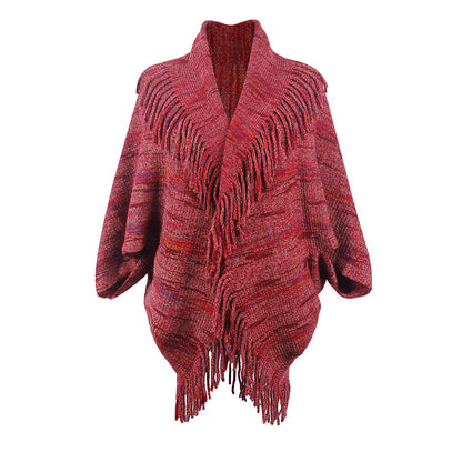 Dame poncho en tricot avec des franges luxueuses et un design moderne Chic und Stil