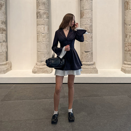 Robe blazer pour femmes avec des plis élégants et une coupe cintrée Chic und Stil
