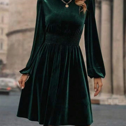 Robe taille smockée en velours pour dames Chic und Stil