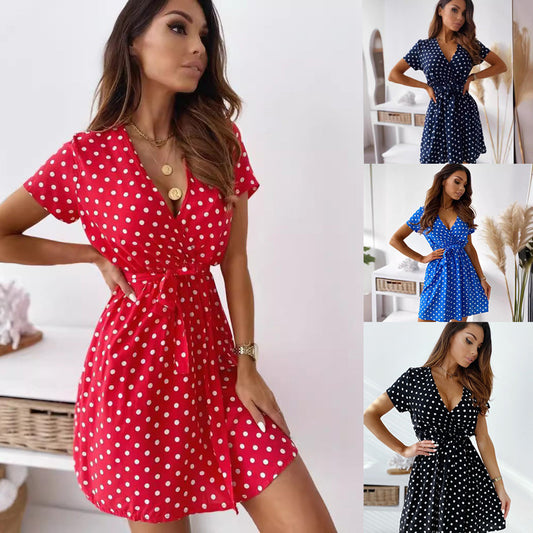 Robe mini portefeuille à pois Chic und Stil