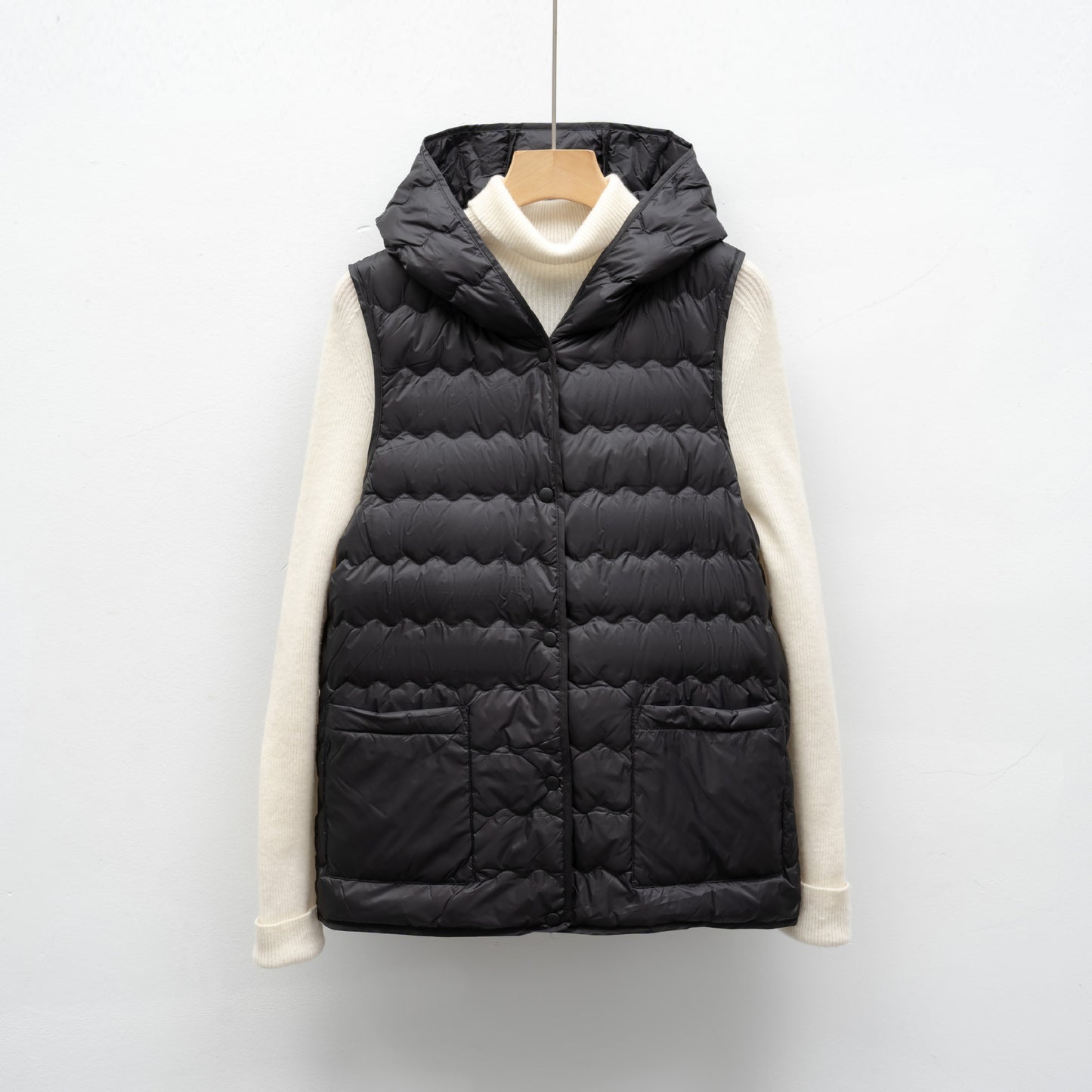 Dames gilet matelassé avec capuche Chic und Stil