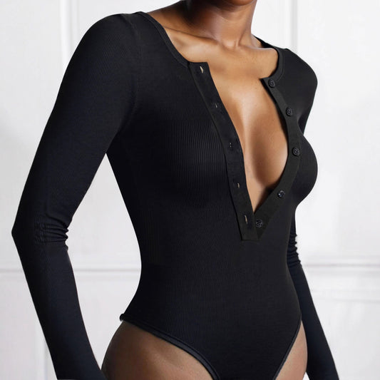Body à manches longues pour femmes avec un design élégant de patte de boutonnage Chic & Stil