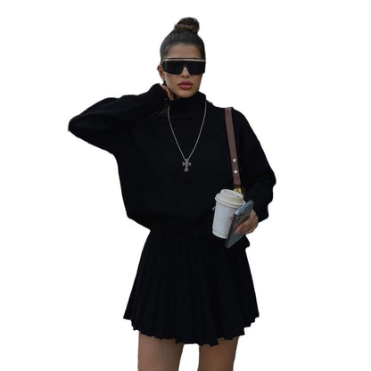 Pull en tricot pour femmes avec col haut et mini-jupe plissée Chic und Stil