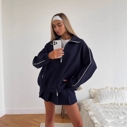 Veste de sport décontractée pour femmes avec fermeture éclair tendance et shorts assortis Chic und Stil