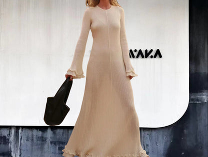 Dames Robe Maxi Élégante avec un Design en Rib Raffiné et des Manches Frangées Chic und Stil