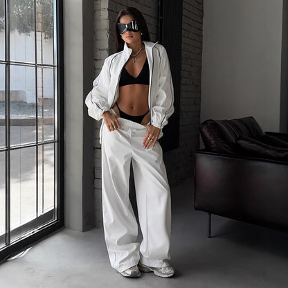 Sporty hooded jacket for women and wide jogging pants set Chic und Stil