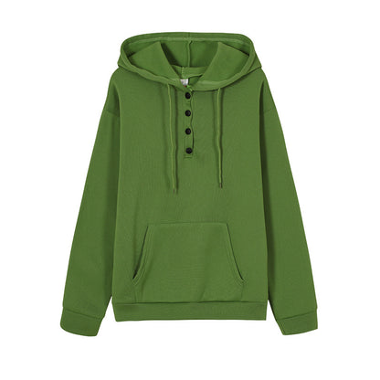 Pull à capuche pour femmes avec détails en bouton et poche kangourou pratique Chic und Stil