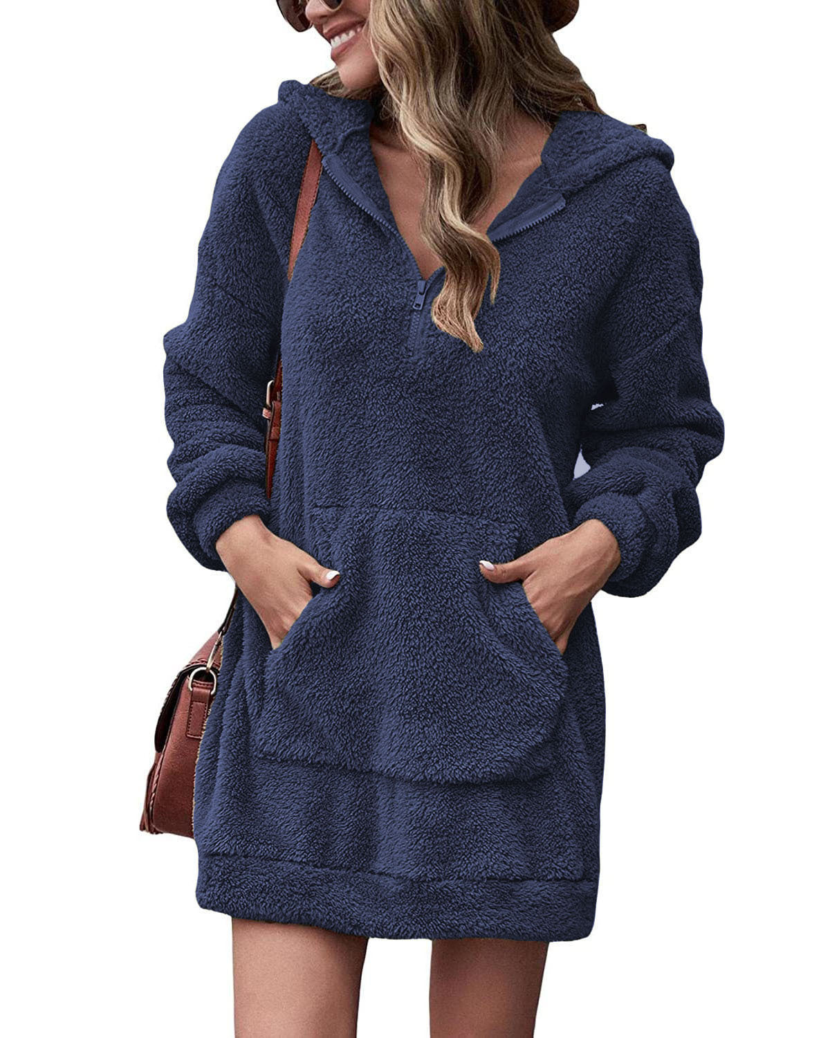 Robe en polaire douillette pour femmes avec capuche et poches Chic und Stil