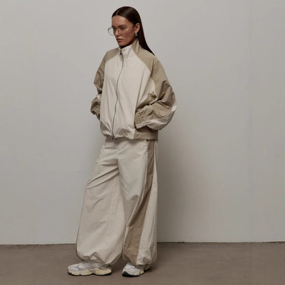 Functional sports jacket for women with high collar and relaxed fit Chic and Style