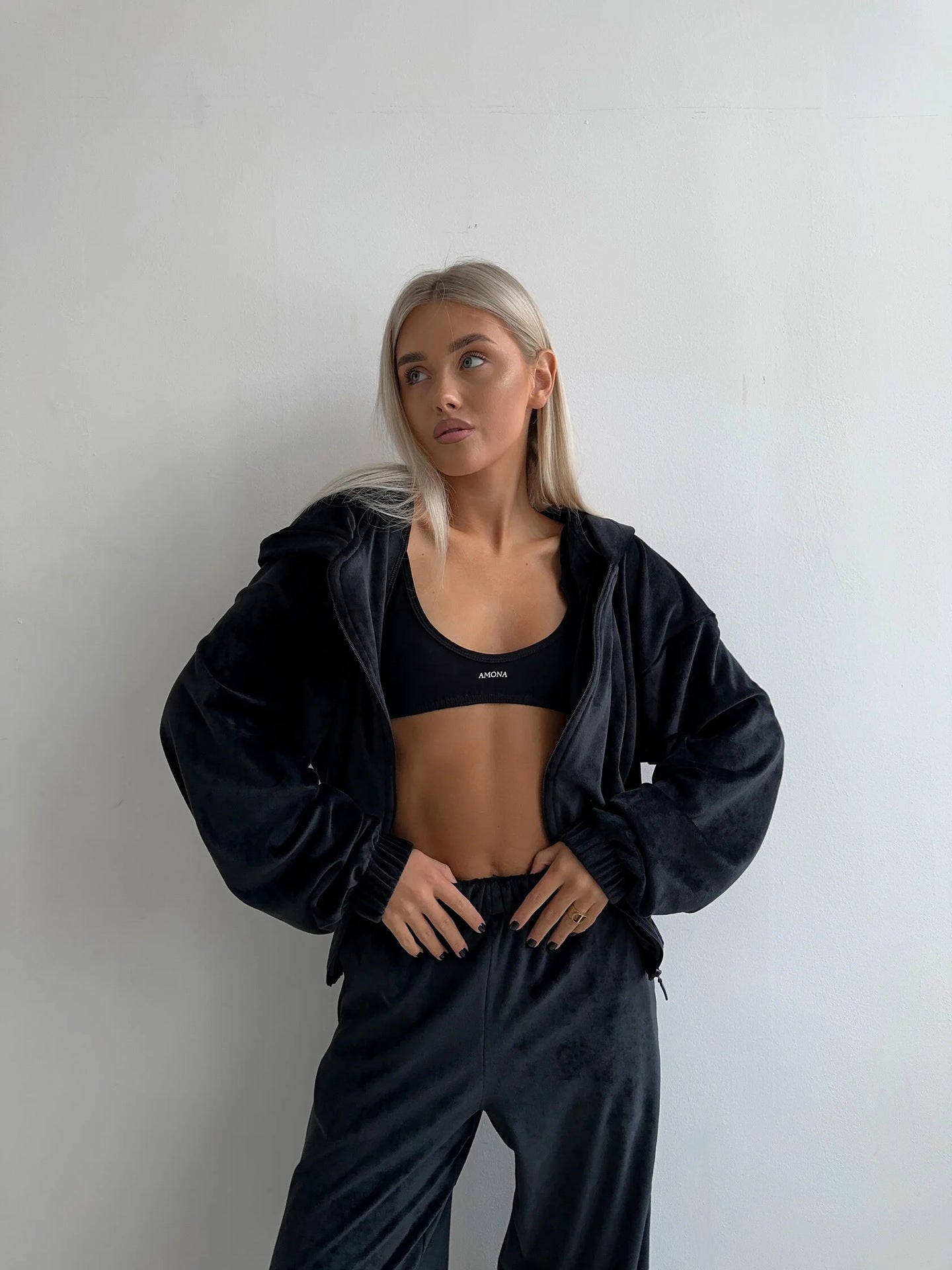 Ladies Sports Velvet Hoodie and Chic Jogging Pants