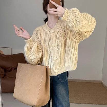 Dames gros tricot cardigan avec gros boutons et coupe décontractée Chic und Stil