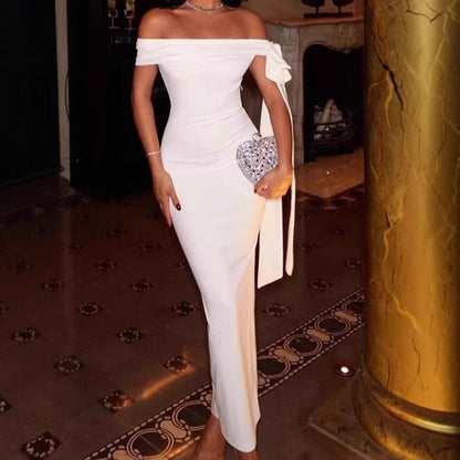Robe maxi élégante off-shoulder pour femmes avec une coupe sculptante et un ourlet flottant Chic und Stil