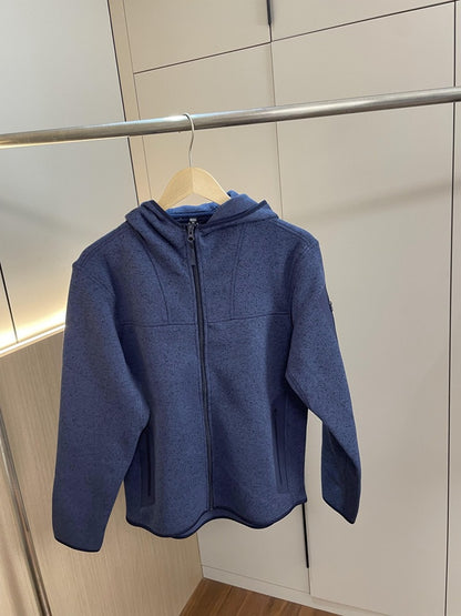 Veste fonctionnelle femme avec capuche respirante et poches zippées sur les côtés Chic & Stil