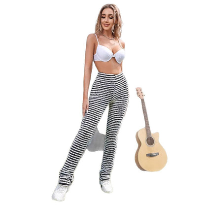 Soft knit pants for women with fashionable striped pattern Chic und Stil
