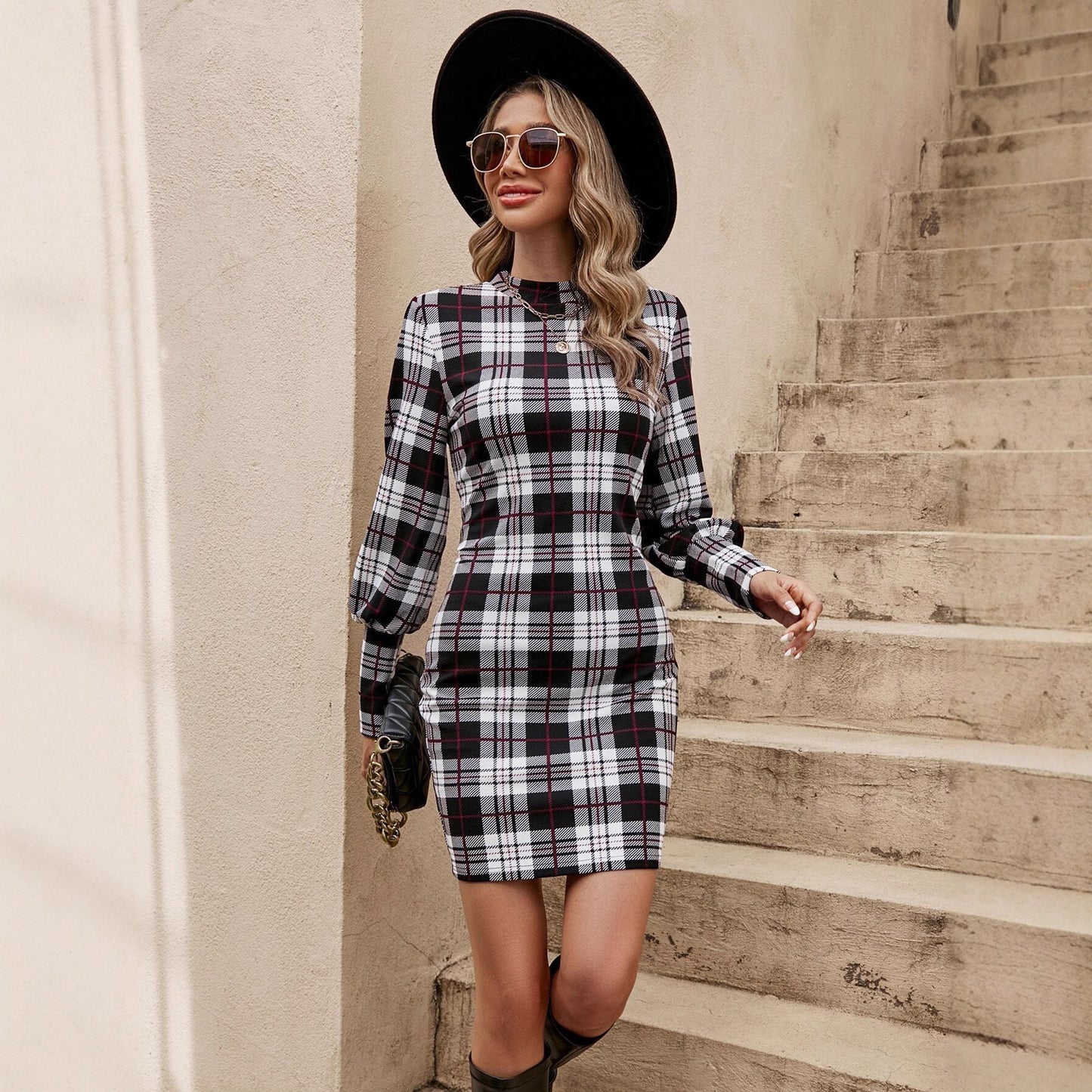 Robe à carreaux ajustée pour femmes avec manches longues et ceinture à la taille Chic und Stil