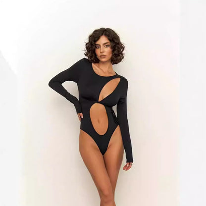 Maillot de bain une pièce pour femmes avec découpe innovante et manches longues Chic und Stil
