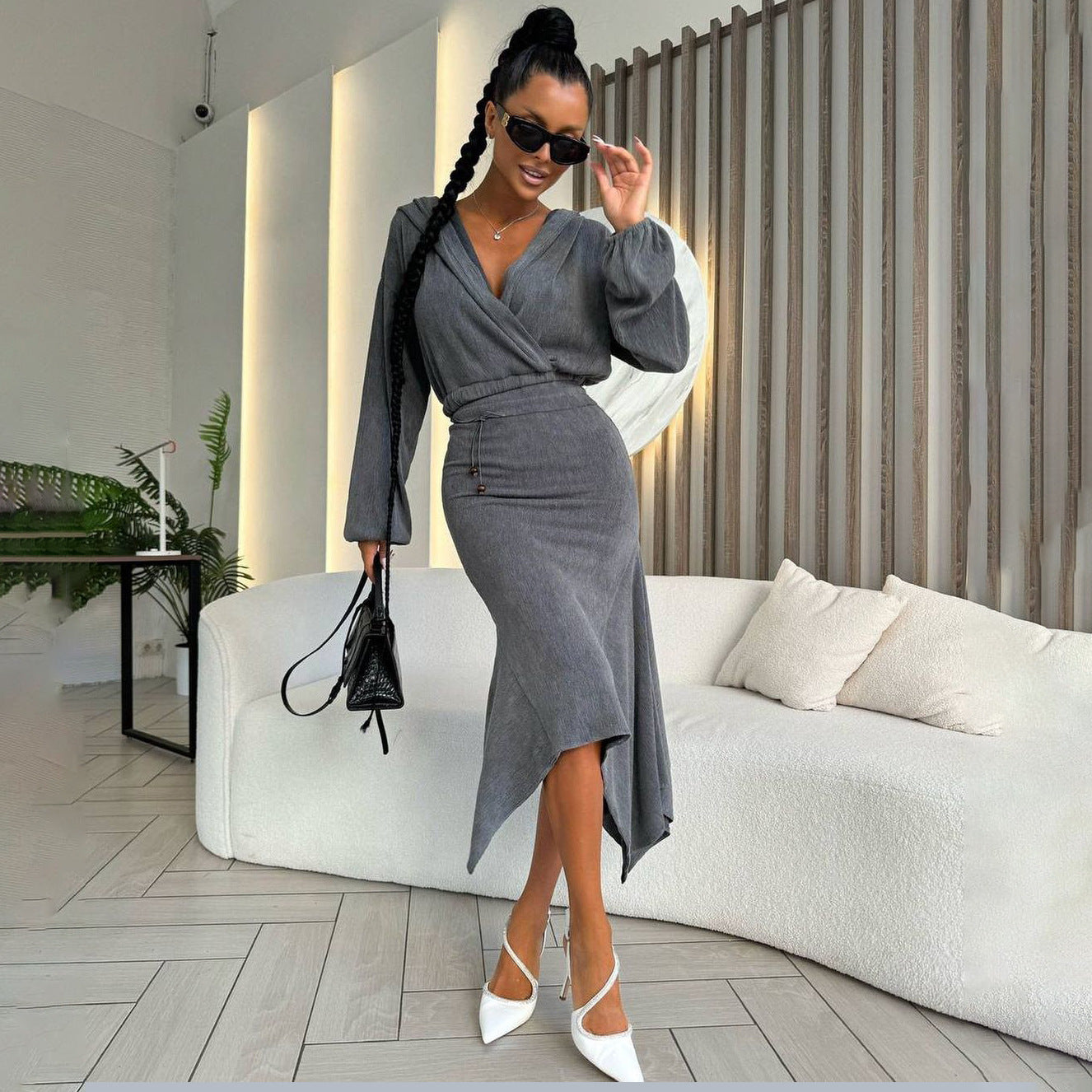 Robe portefeuille pour femmes avec ourlet asymétrique et élégantes manches bouffantes Chic und Stil
