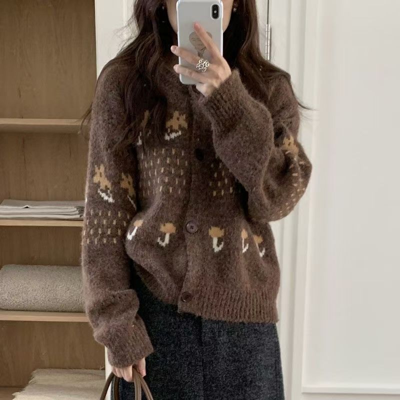 Ladies' knit jacket with playful animal print and button closure Chic und Stil