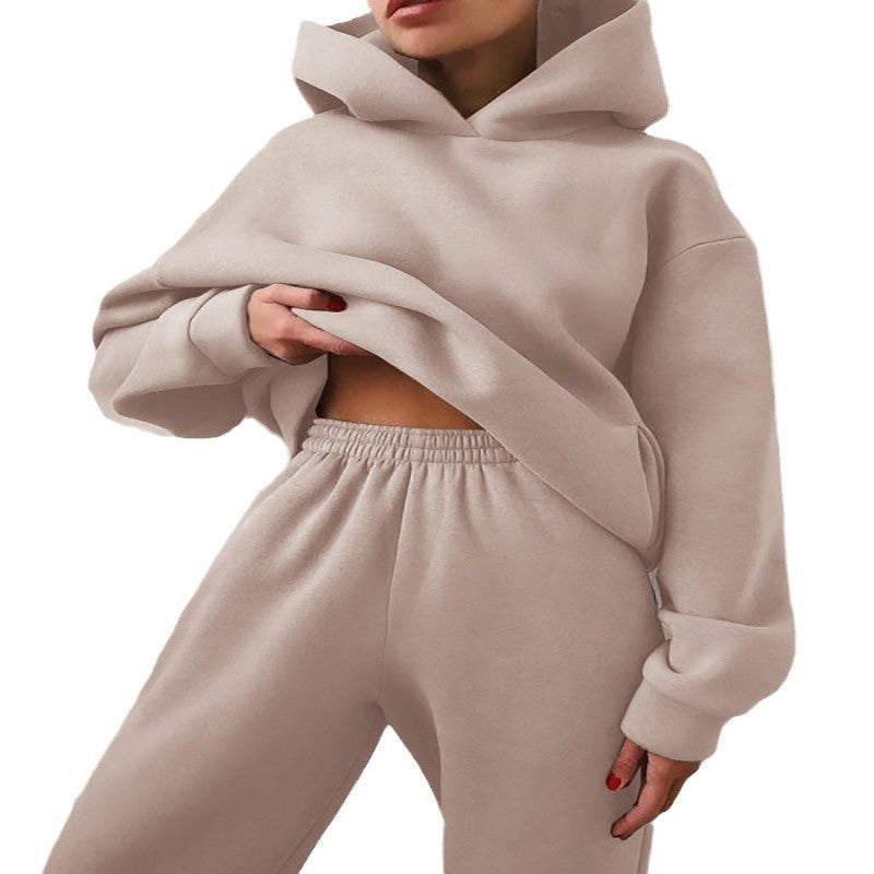 Sporty loungewear set for women with oversized hoodie and comfortable jogger pants Chic and Style