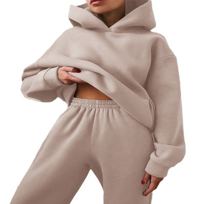 Sporty loungewear set for women with oversized hoodie and comfortable jogger pants Chic and Style