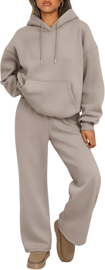 Luxurious hoodie for women with a loose fit and comfortable jogger pants Chic and Style