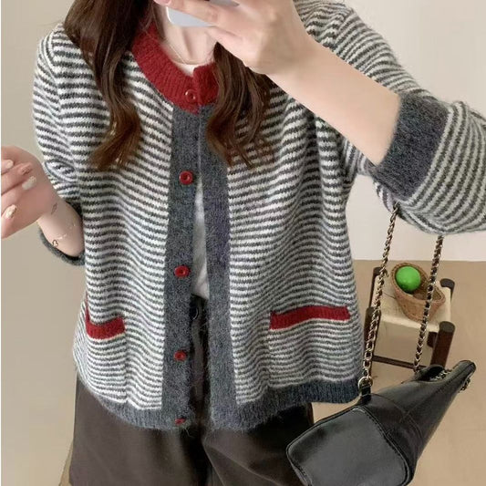 Cardigan décontracté pour femmes avec design rayé et poches modernes Chic und Stil