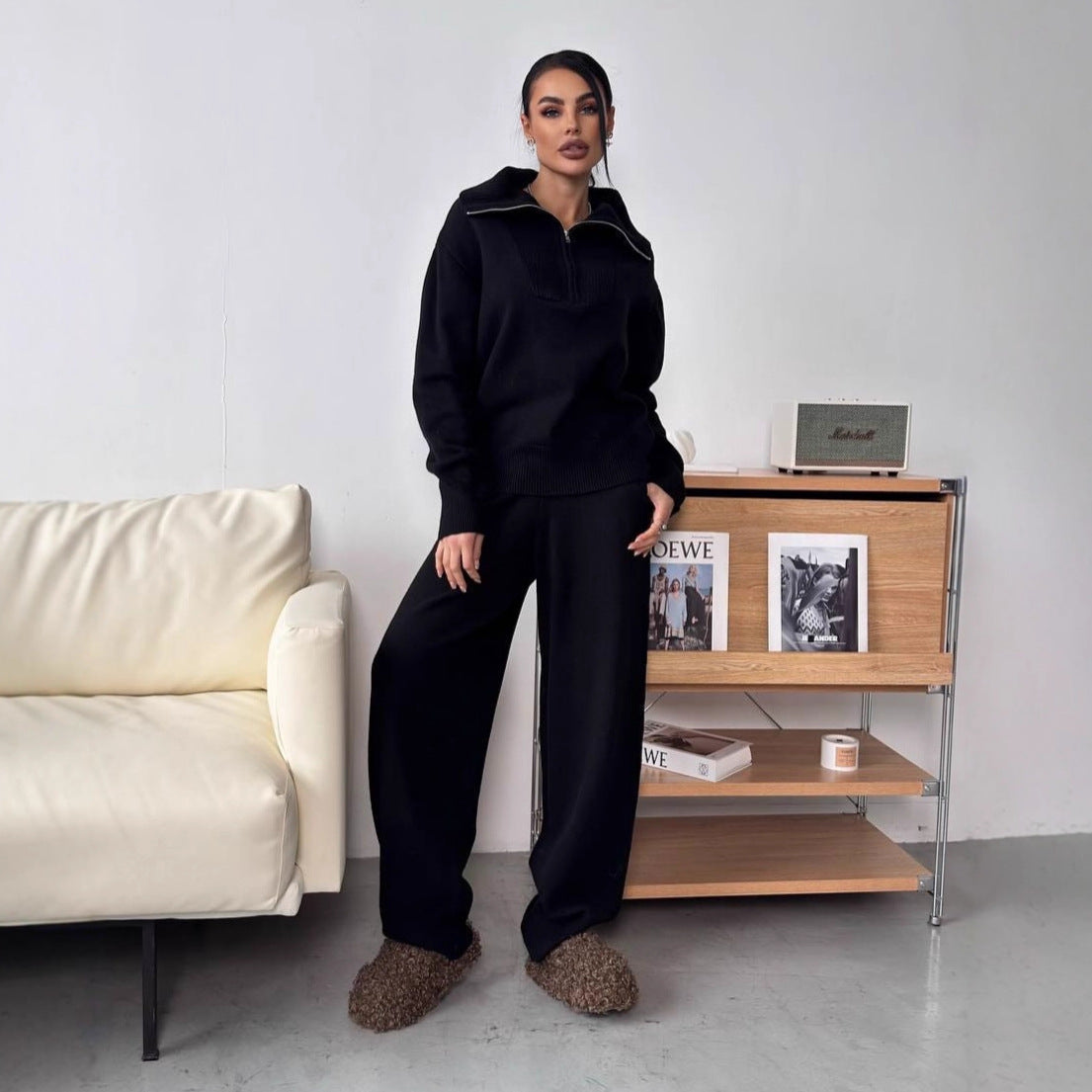 Women elegant knit sweater with half-zip and loose pants Chic und Stil