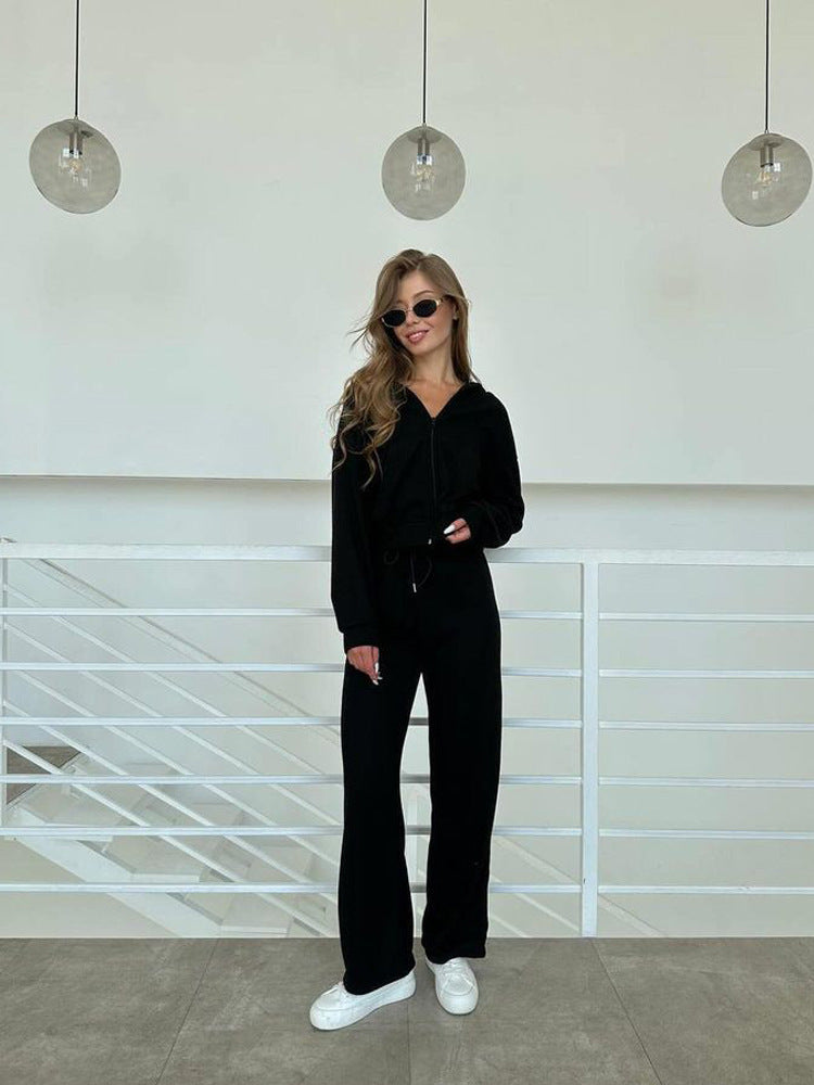 Comfortable lounge set for women with hooded top and loose pants Chic and Style
