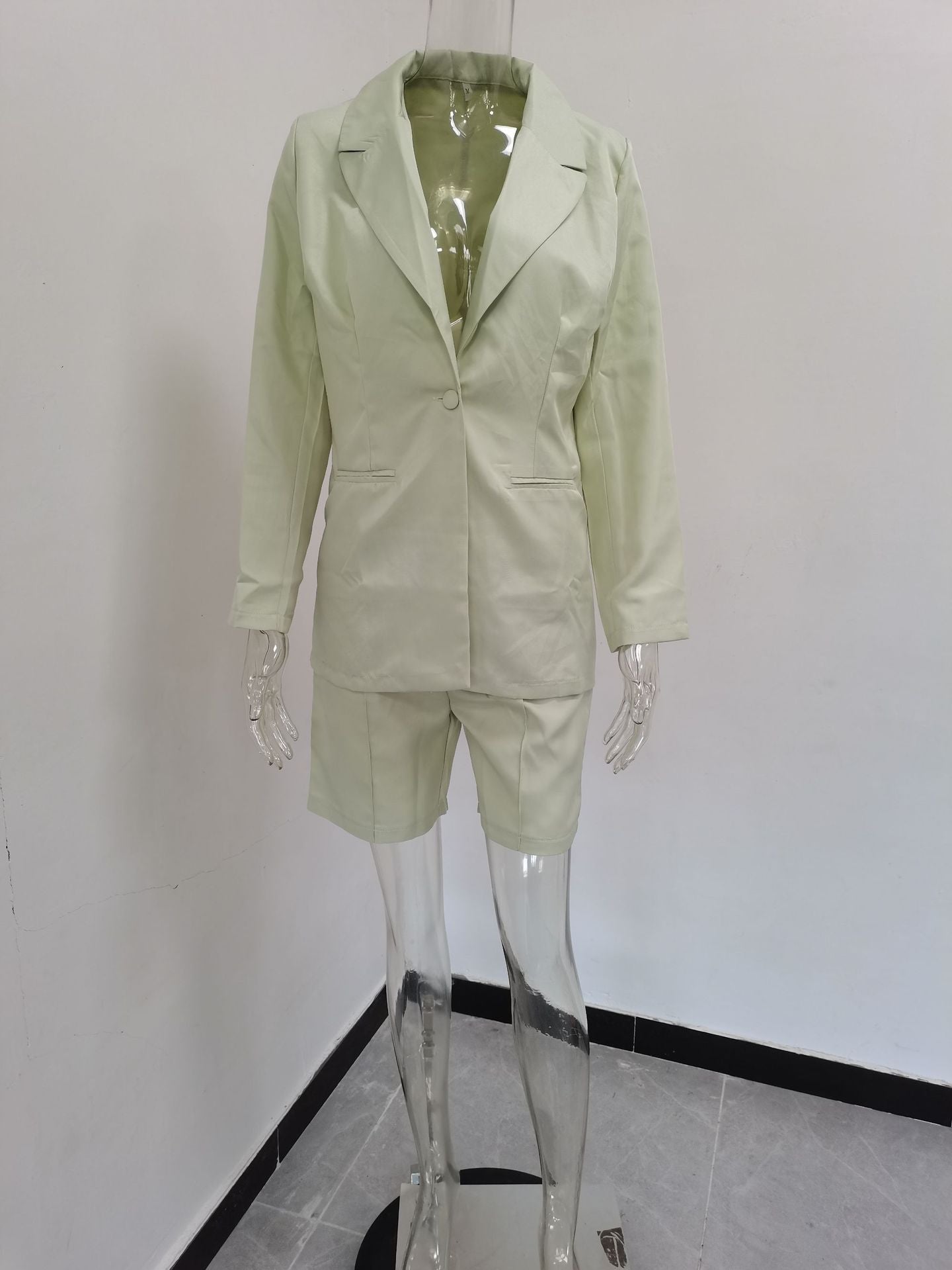 Elegant blazer set for women with shorts and refined details Chic and Style