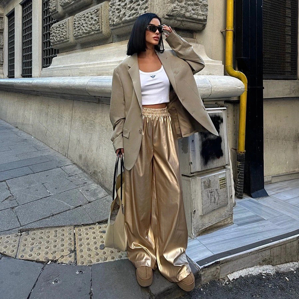 Elegant leather pants for women with a loose fit and elastic waistband Chic und Stil