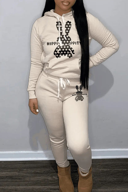 Women's sweatshirt and jogging pants set with a cute bunny pattern Chic und Stil